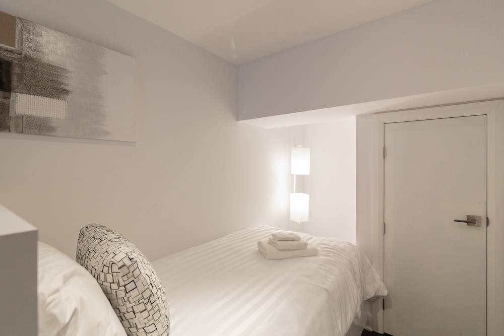 Exclusive Condo, 3 Bedrooms (101) photo 3