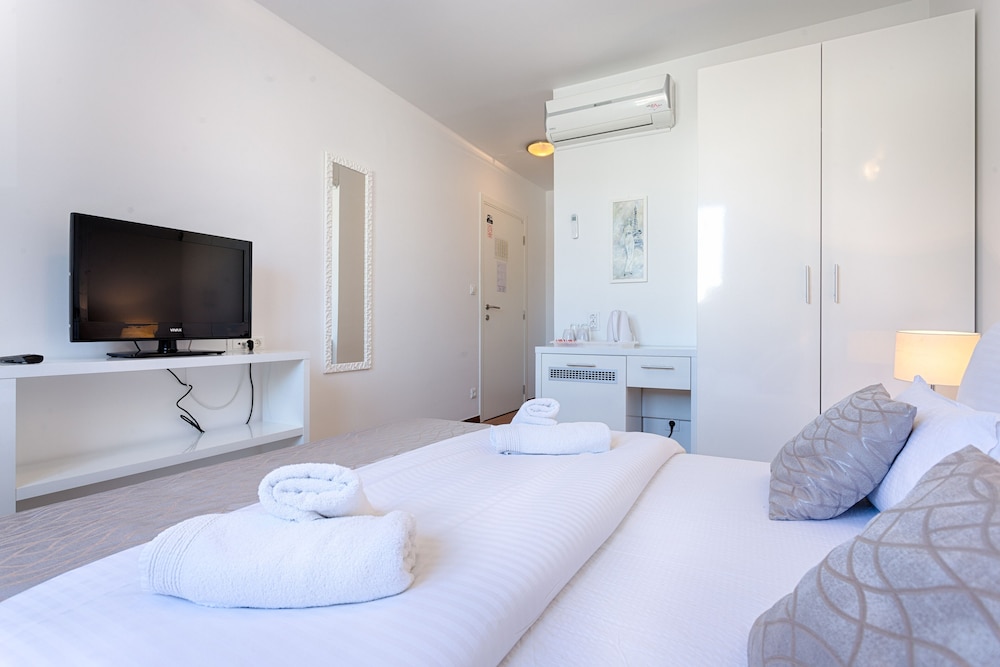 Double Room - Photo 3
