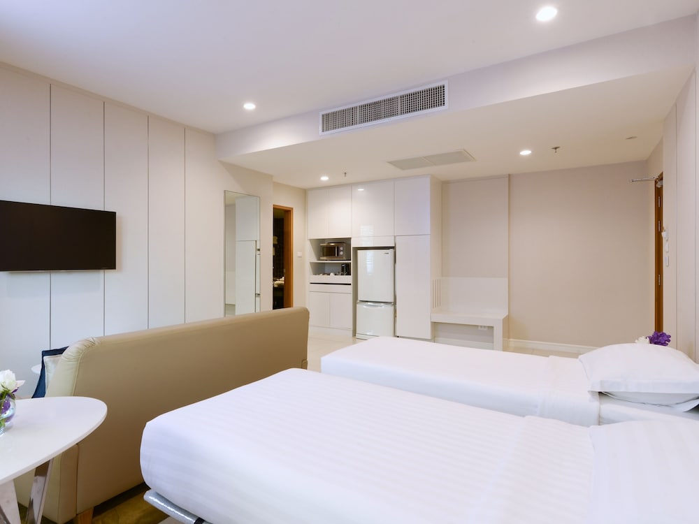 1 Bedroom with 2 Extra Beds