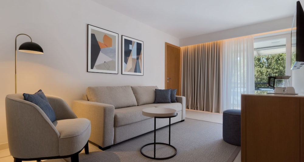 Junior Suite, Balcony, Partial Sea View - Photo 3