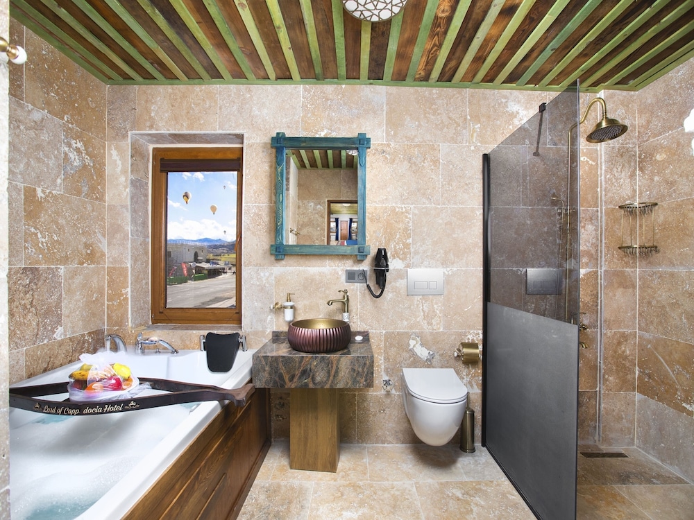 Royal Suite, Hot Tub, Valley View photo 2