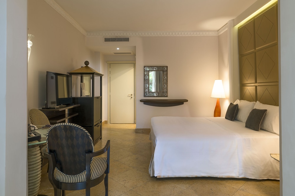 Classic Double or Twin Room - Photo 11