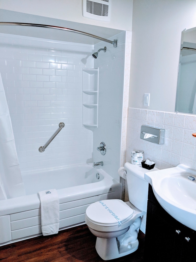 Renovated Room, 2 Double Beds, Ocean View photo 2