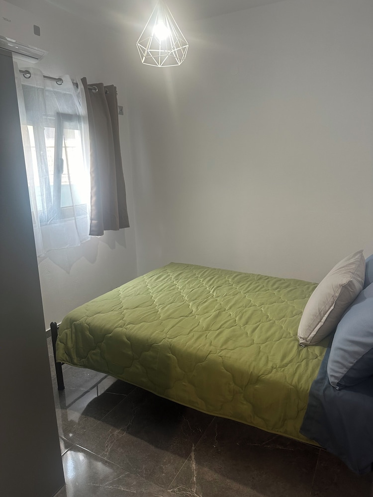 House, 2 Bedrooms, Kitchen, Garden Area
