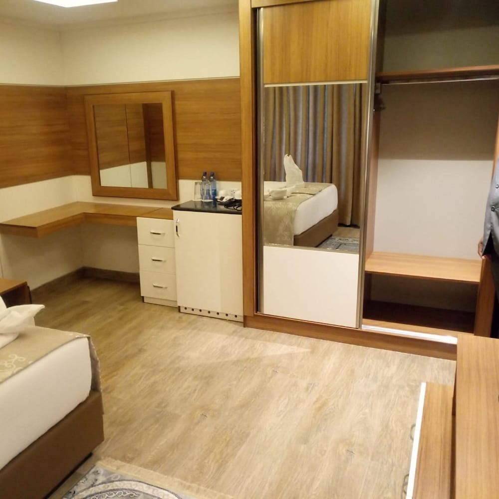 Twin Room - Photo 5
