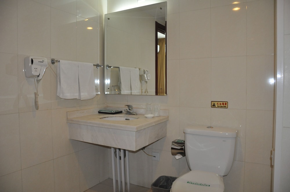 Standard Twin Room - Photo 8