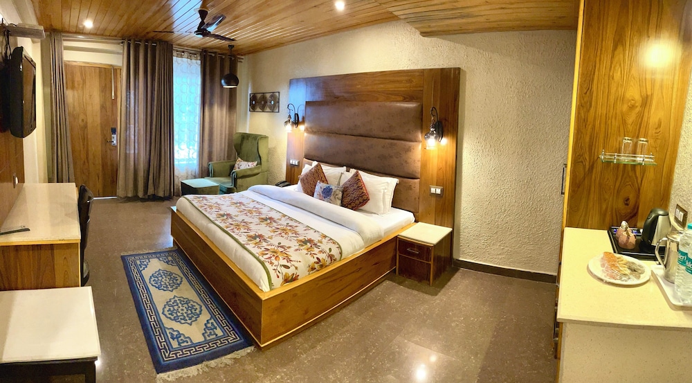 Superior Room with Sit Out photo 3