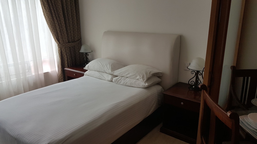 Comfort Suite, 1 Bedroom, Non Smoking, Courtyard View