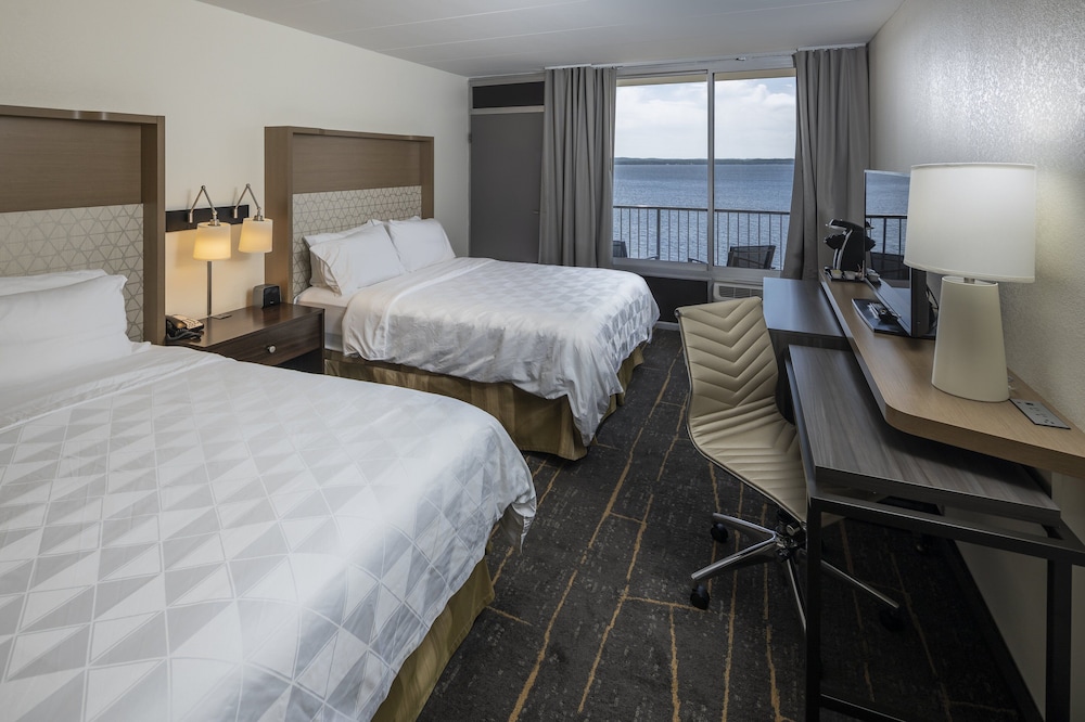 Standard Room, 2 Queen Beds, Pool View - Photo 3