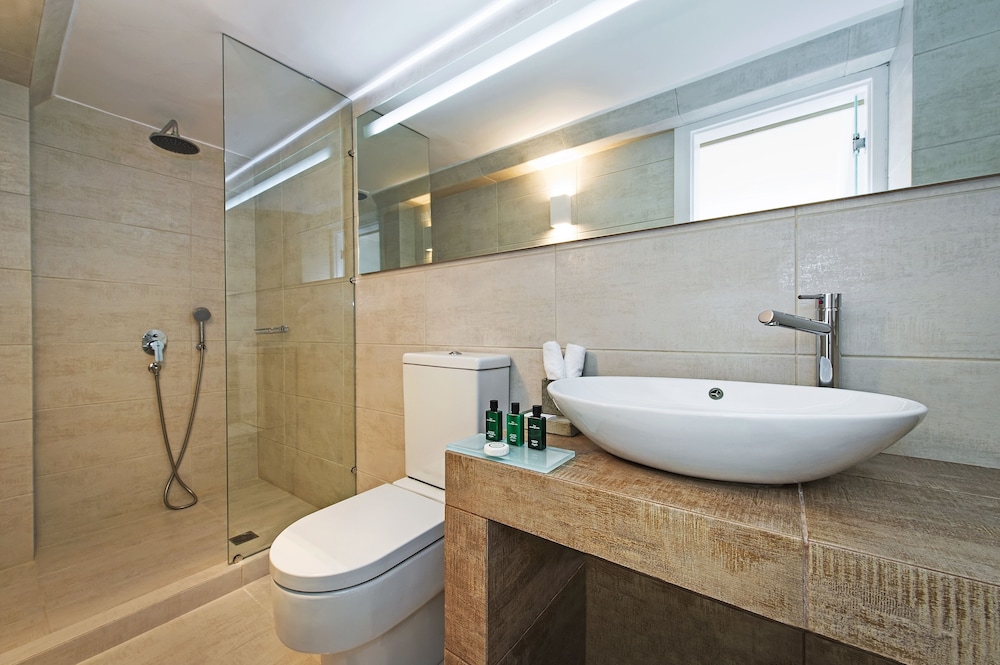 Deluxe Suite - Photo 23
