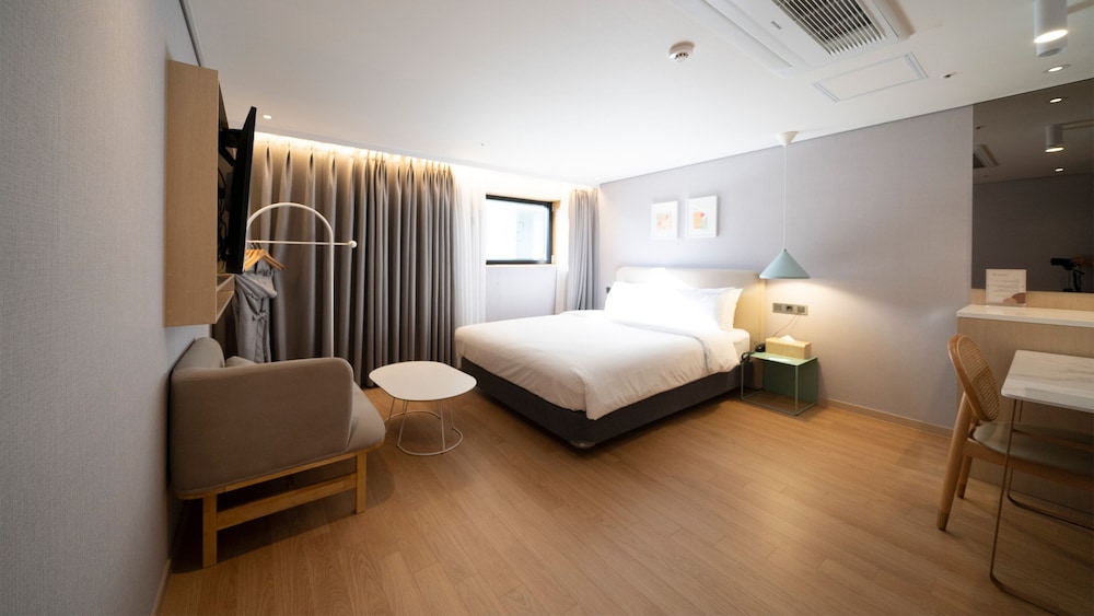 Premium Queen Room
