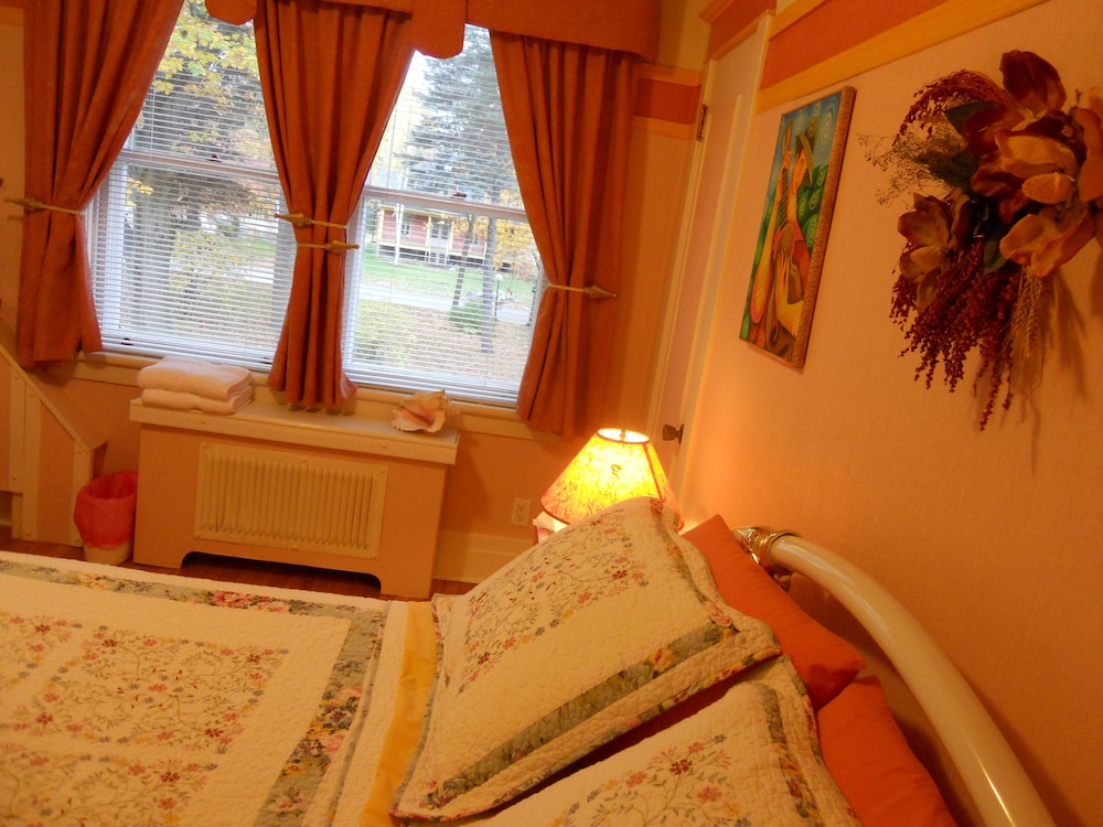 Superior Double Room, Shared Bathroom, Park View (Rose) photo 2