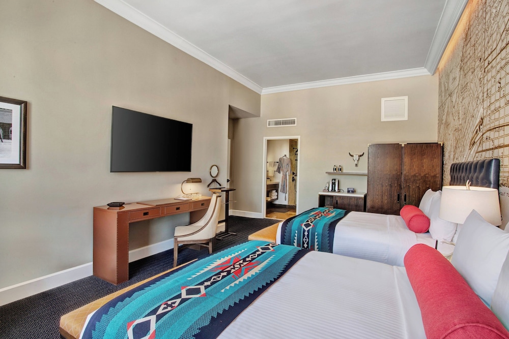 Room, 2 Queen Beds - Photo 4