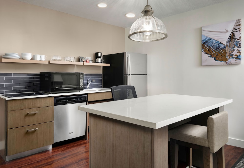 Suite, 1 Bedroom, Accessible, Bathtub - Photo 3
