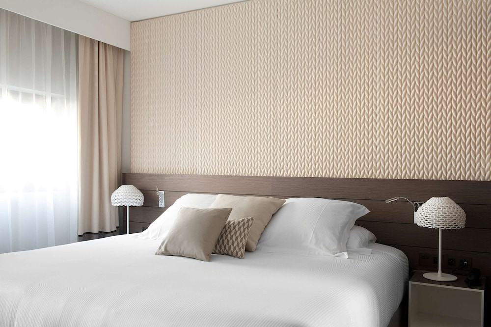 Suite, 1 King Bed, Non Smoking (with Sofabed)