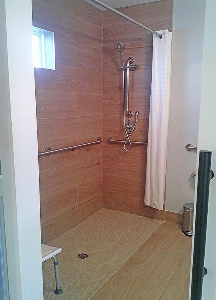Standard Room, 1 King Bed, Accessible (No Pets -  Linens Included) photo 3