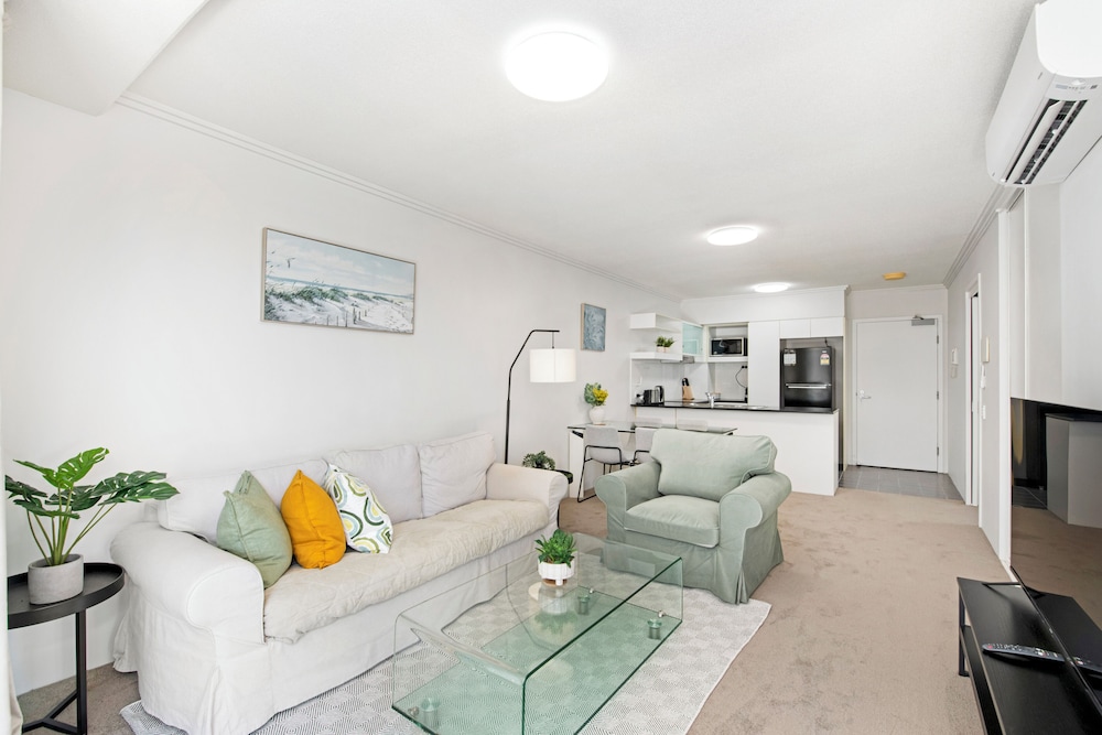 Two-Bedroom Apartment with Balcony and Two Bathrooms photo 1