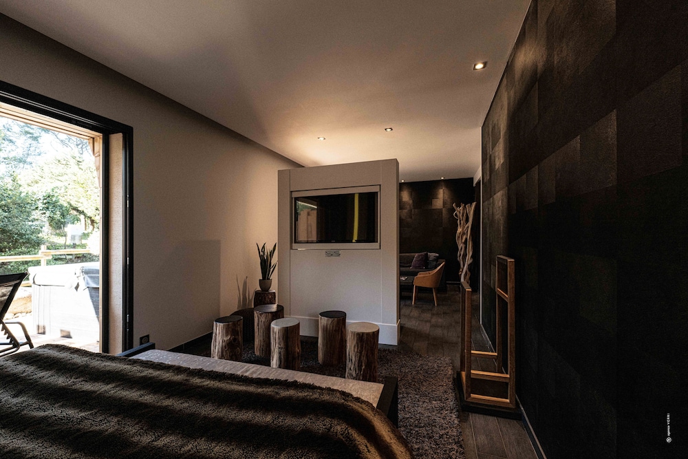 Junior Suite, Hot Tub photo 3