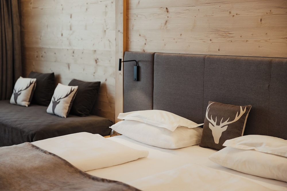 Superior Double or Twin Room, 1 Double Bed, Mountain View photo 2