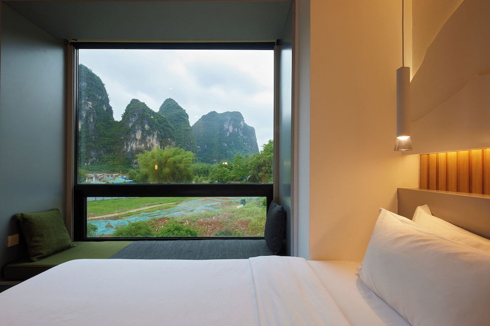 Deluxe Double Room, 1 Queen Bed, River View photo 1