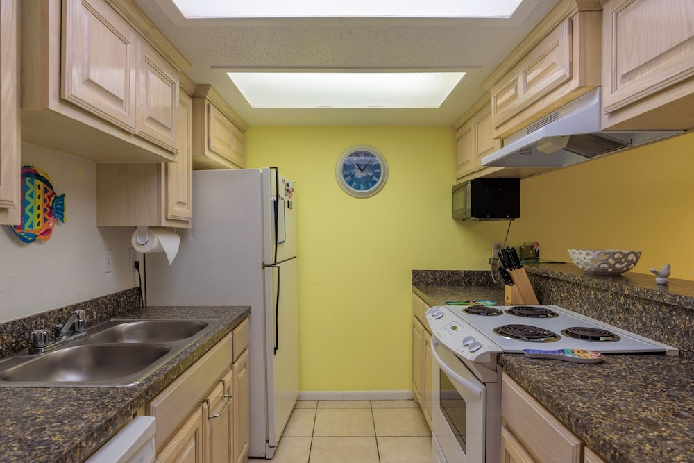 Premium Condo, 2 Bedrooms, Balcony, Courtyard View, photo 6