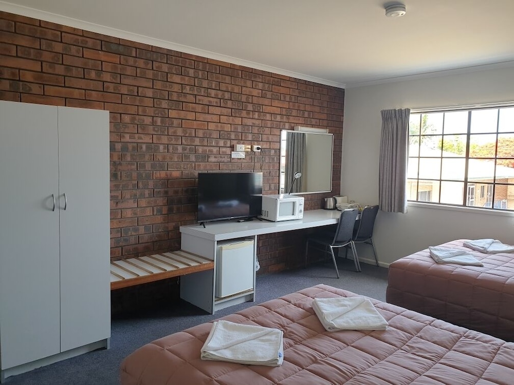 Dual Queen - Upstairs photo 3