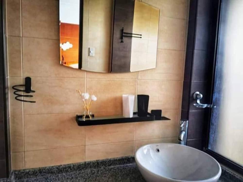 Family House, 4 Bedrooms, Pool View, Beachfront photo 2