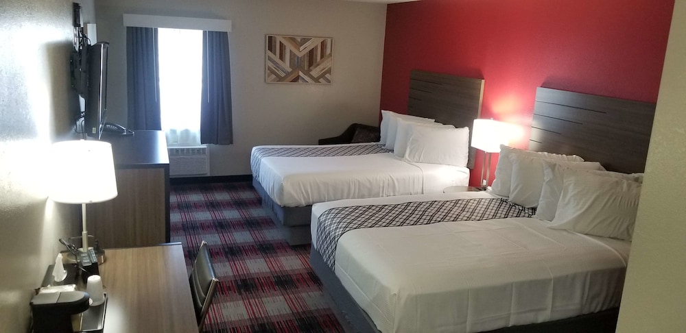 Standard Room, Multiple Beds, Non Smoking, Refrigerator & Microwave (with Sofabed) - Photo 4