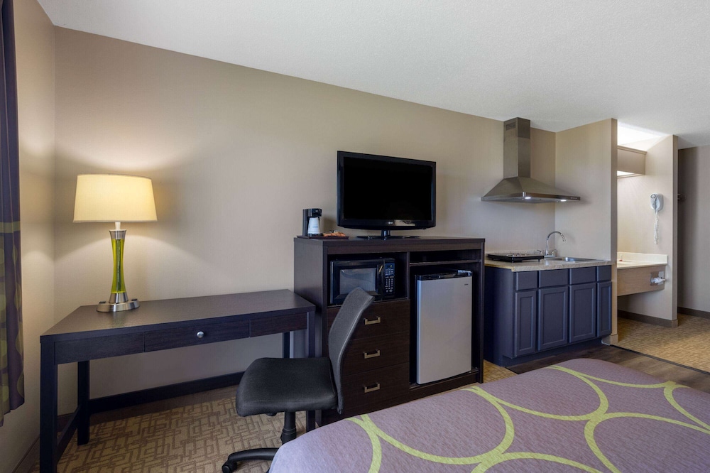 Room, 1 Queen Bed, Non Smoking, Kitchenette - Photo 3