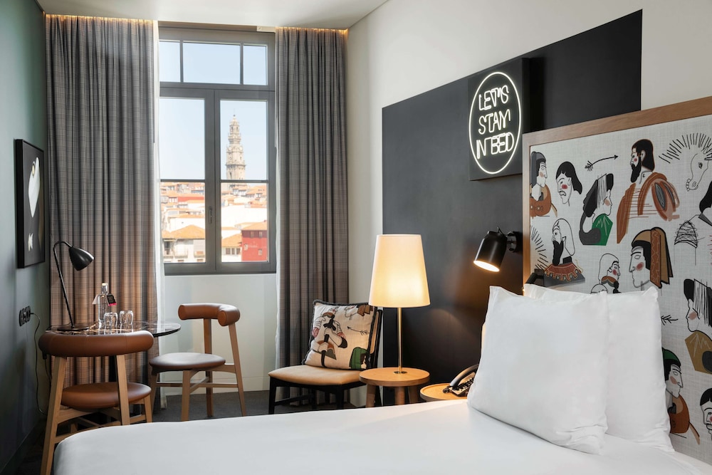 Superior Room, 2 Twin Beds, City View