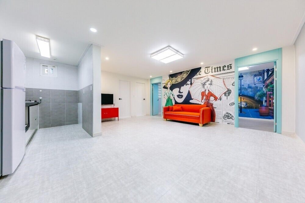 Room (C103)