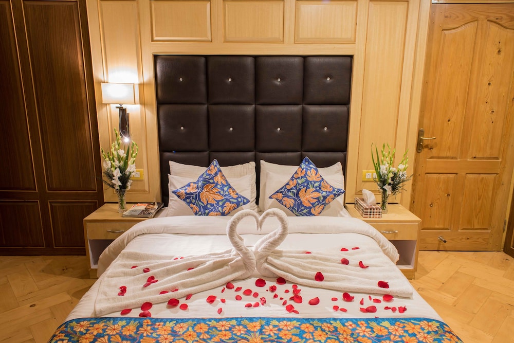 Deluxe Room - Photo 6