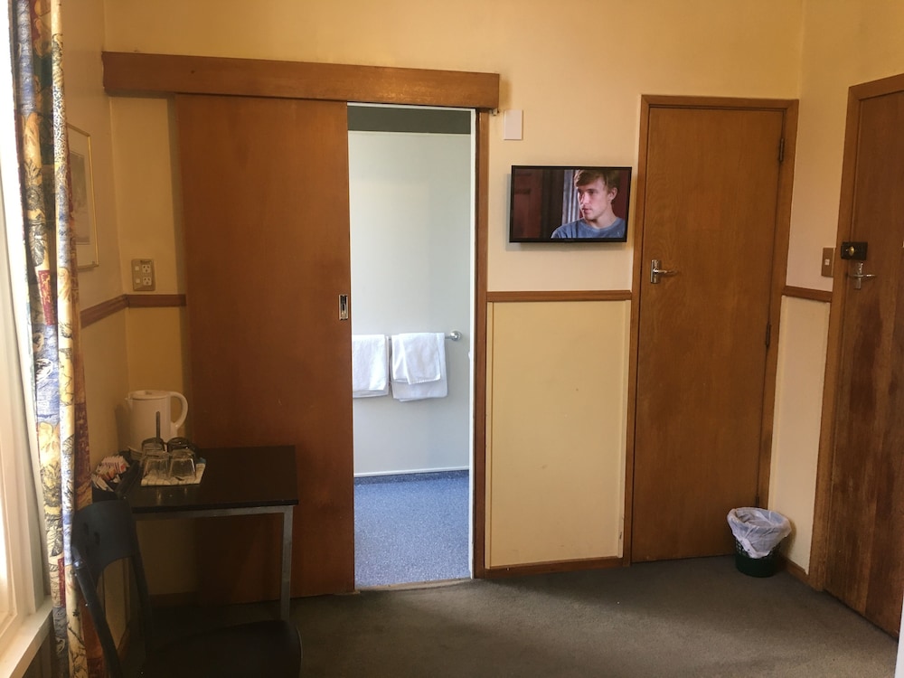 Backpacker Private Triple - Bunk photo 2