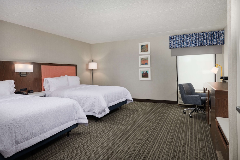 Room, 2 Queen Beds, Accessible, Bathtub photo 3