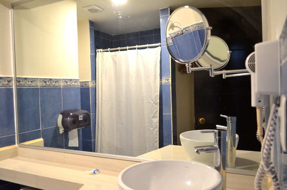 Economy Double Room, 2 Double Beds photo 2