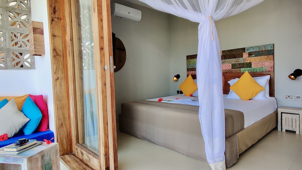 Superior Double or Twin Room, Pool View