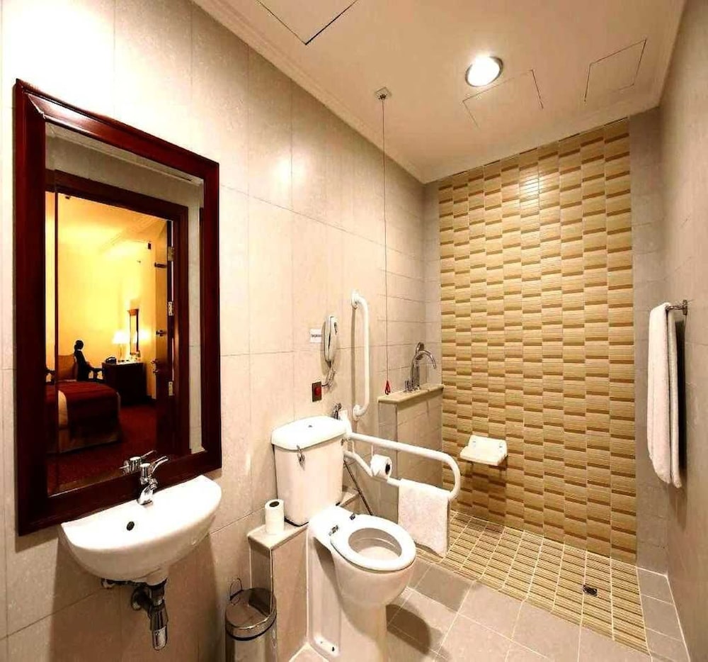 Deluxe Double Room, 1 King Bed photo 3