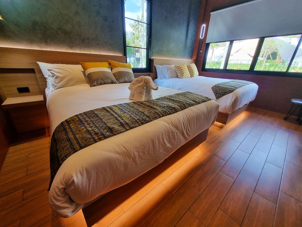 Family Room (Swamp Zone)