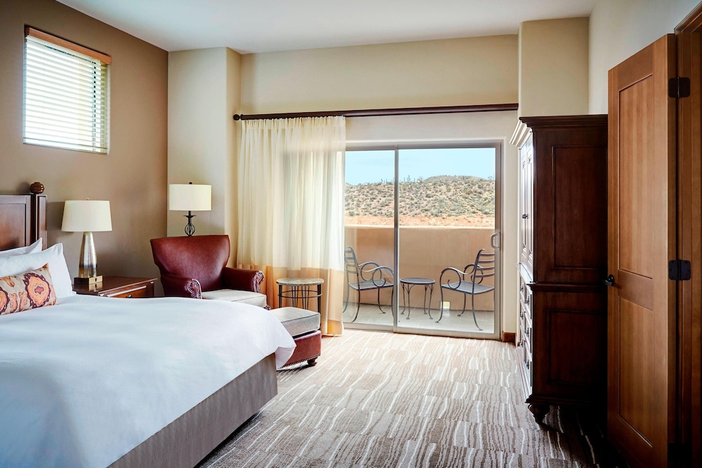 Executive Suite, 1 Bedroom - Photo 2