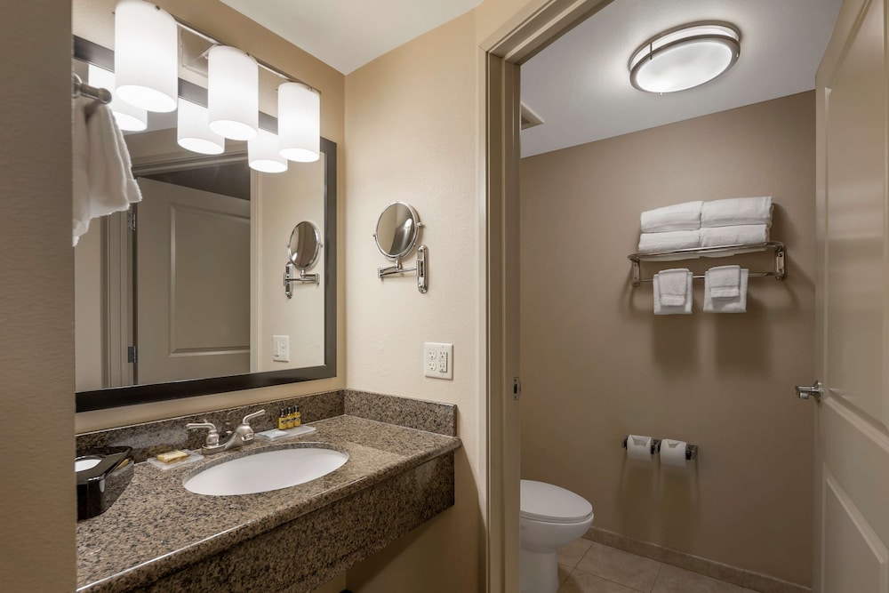 Standard Room, 2 Queen Beds, Non Smoking, Refrigerator - Photo 7
