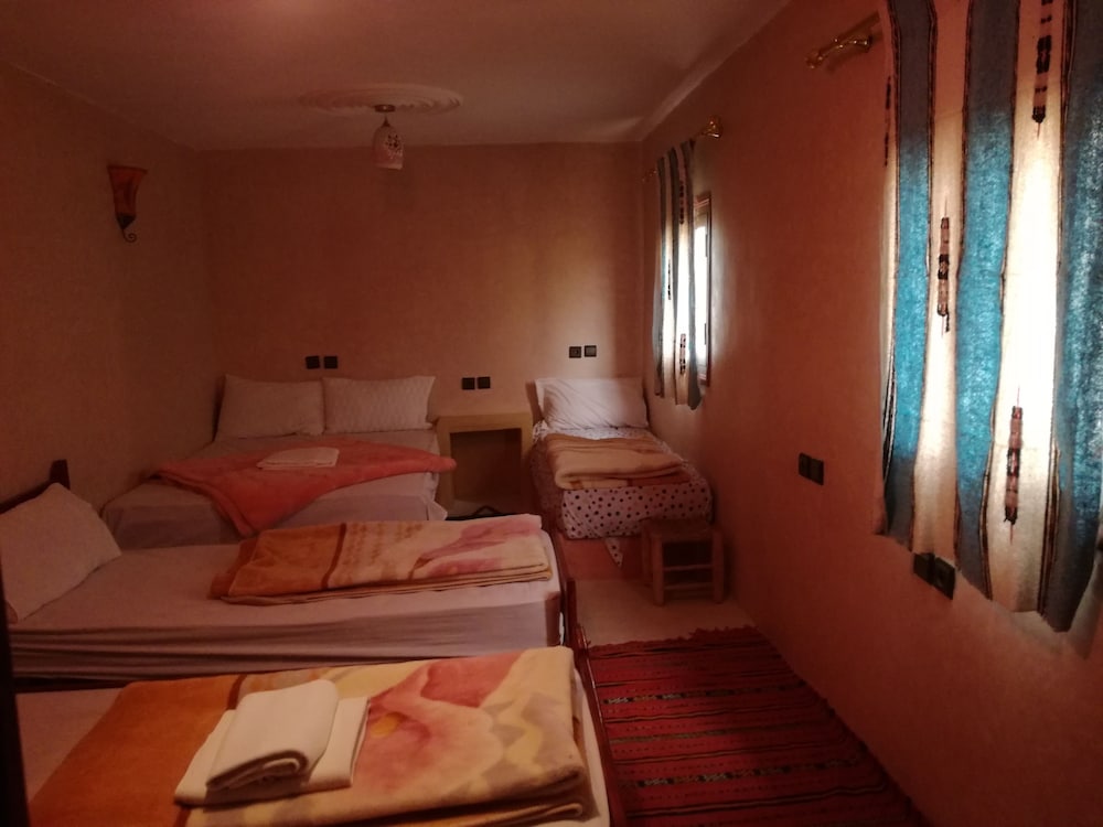 Basic Quadruple Room photo 2