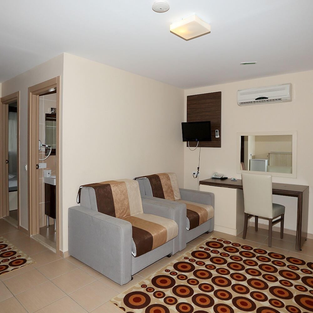 Family Room photo 3