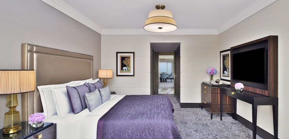 Grand Suite with One King Bed (Non Smoking)