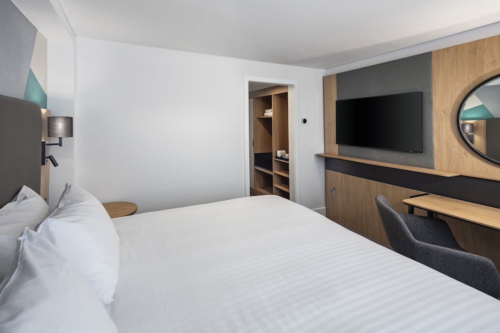 Standard Room, 1 King Bed (Super King) - Photo 2