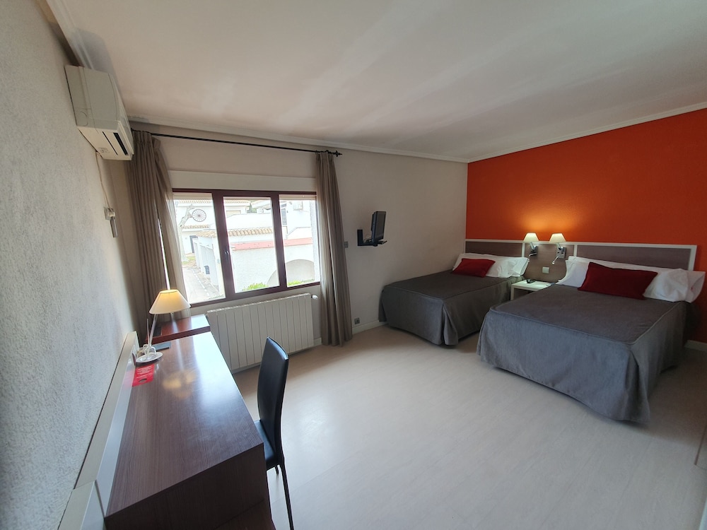 Basic Twin Room, Garden View - Photo 2