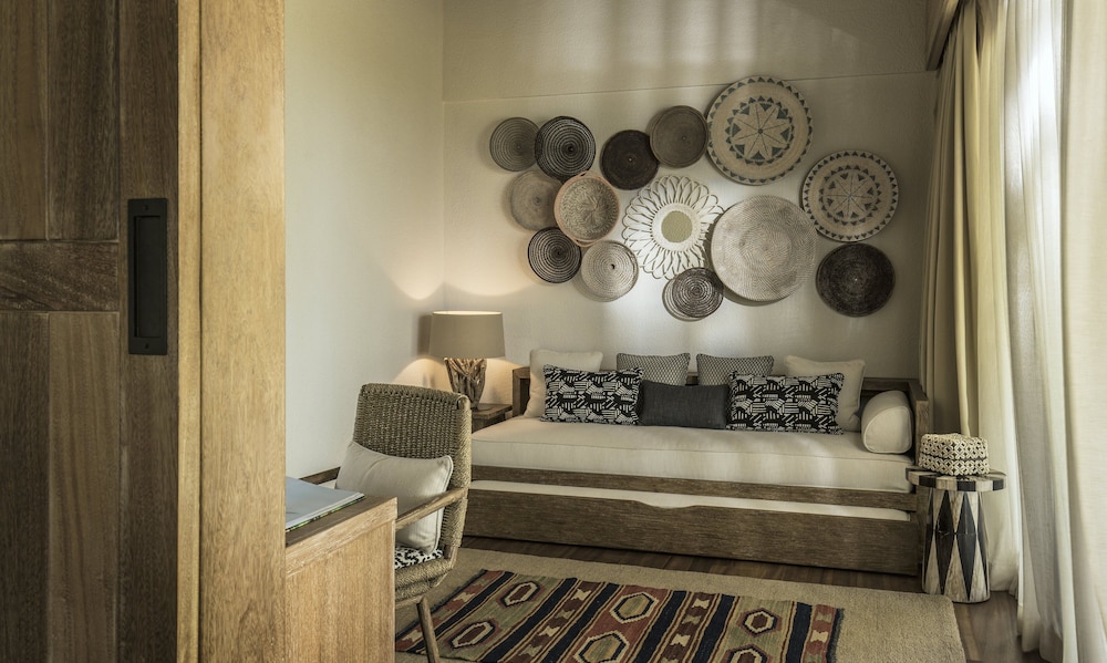 Suite, 1 King Bed (sunset Beach)