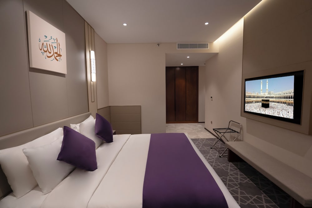 Suite, 1 King Bed, Corner