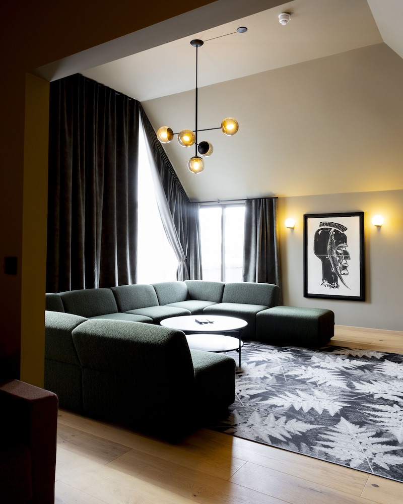 Suite - Photo 2
