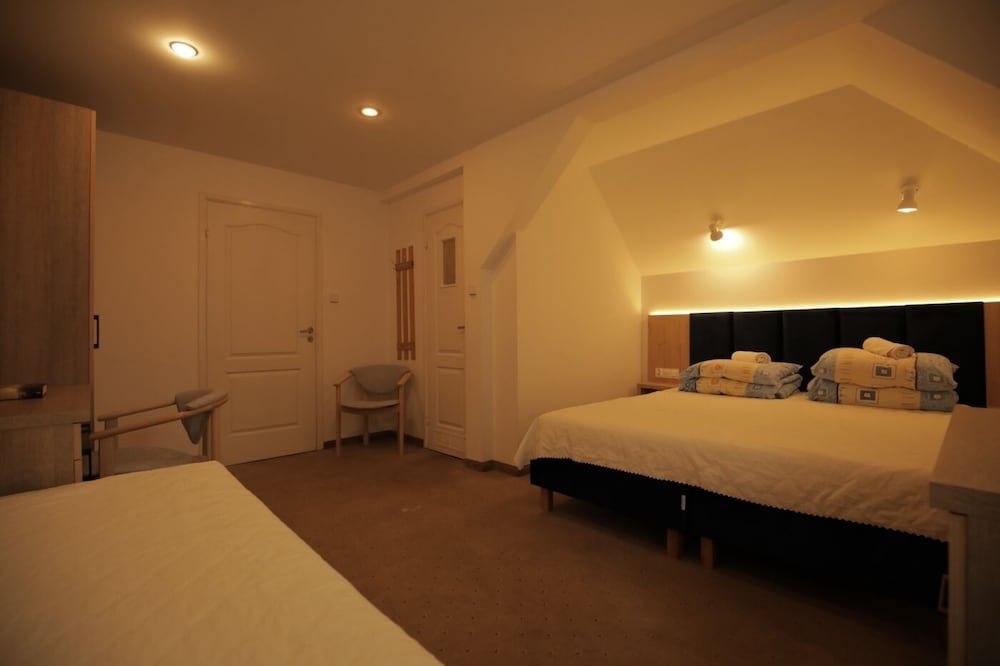 Classic Triple Room, Balcony
