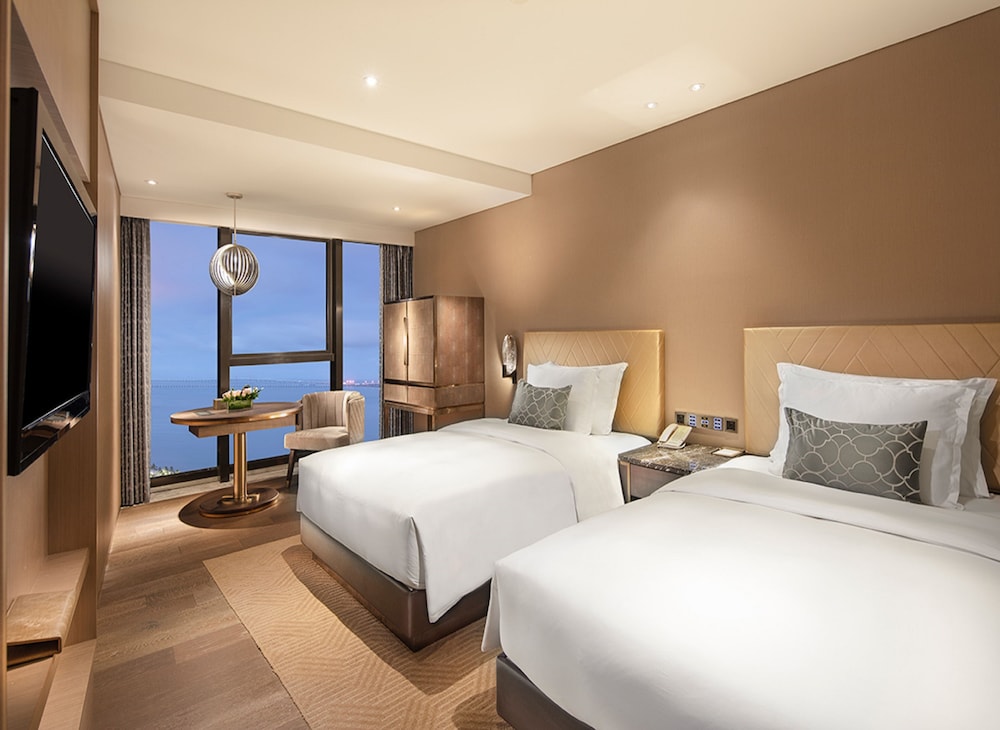 Premium Sea View Room with Twin Beds photo 3